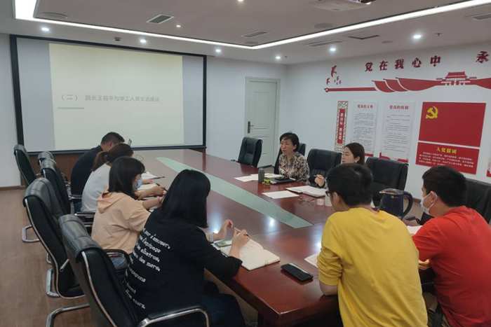 图片2 财贸4月员工工作例会 .jpg